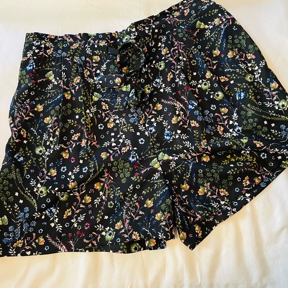 DR2 Floral Paperbag Shorts - Picture 4 of 9